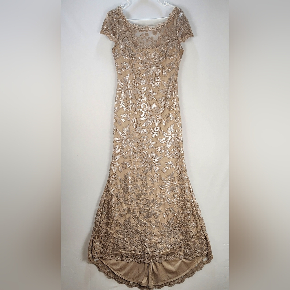 Calvin Klein Beatiful Women's Elegant Lace Evening Gown Gold Size 4